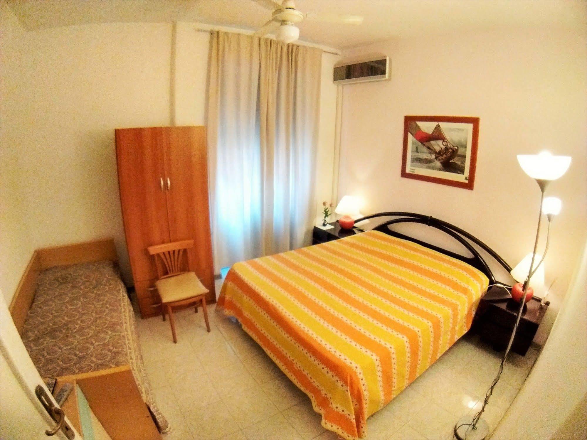 Walkincenter Bed & Breakfast Rome Bagian luar foto